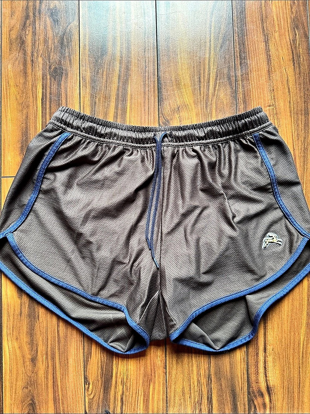 Tracksmith Van Cortlandt Shorts - Brown & Navy - Medium - Like New